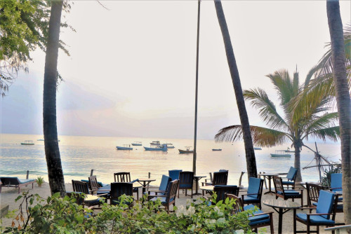Twin bed vacation apartment in Pirates Beach. Affordable furnished Hotel for vacation in Mombasa | Zuru Life Africa